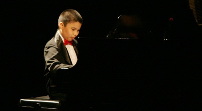 Chuyện cảm động về tài năng piano 13 tuổi