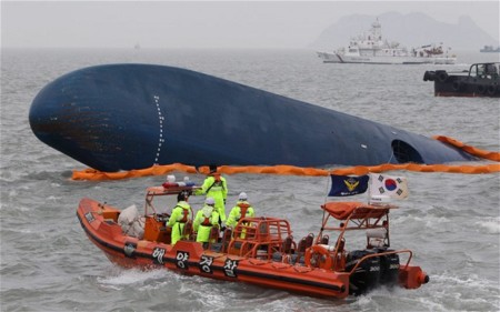 Tổng thống Hàn Quốc xin lỗi người dân về vụ tàu chìm